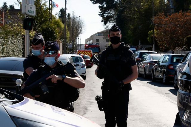 Parchetul antiterorist din Franța a preluat ancheta în cazul atacului din secția de poliție