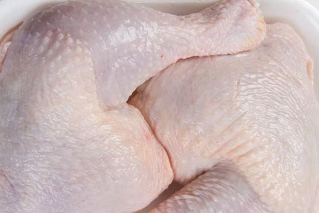 Агенцията по храни унищожава 10 тона пилешки бутчета със салмонела от Полша