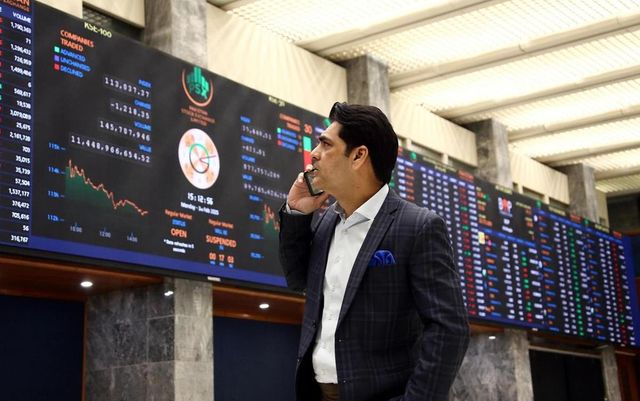 Borsa: Europa in ordine sparso, risale Parigi, Milano -0,3%