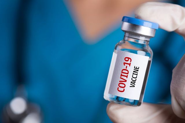 Rusia intenționează să inițieze în octombrie vaccinarea împotriva Covid-19