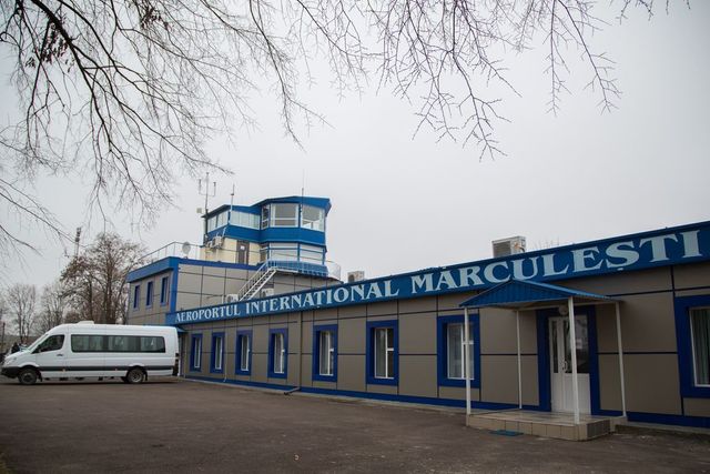 Doi foști angajați ai Aeroportului Mărculești, trimiși în judecată: Au cauzat un prejudiciu de aproape 39 de mln de lei