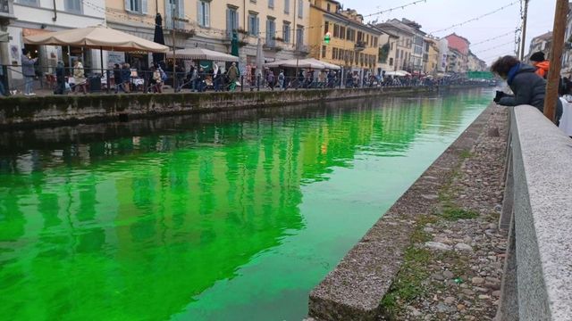 Blitz attivisti Extinction Rebellion, da Venezia a Roma fiumi tinti di verde