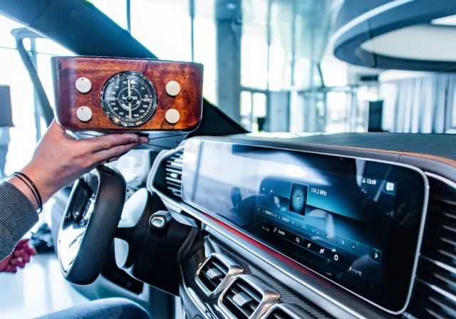 Historias de la radio…, en el coche