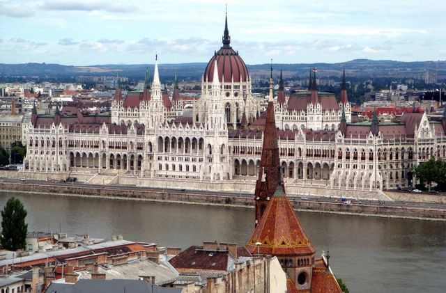 Венгрия заявила о кризисах в Европе из-за санкций против России