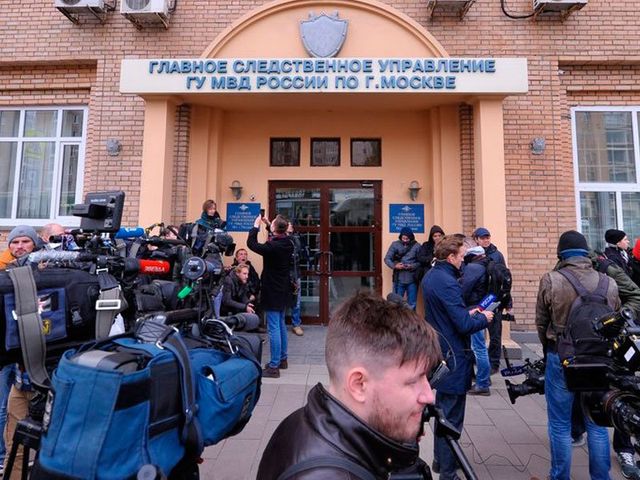 Говоривший о падении уровня жизни полицейский заработал 38 миллионов