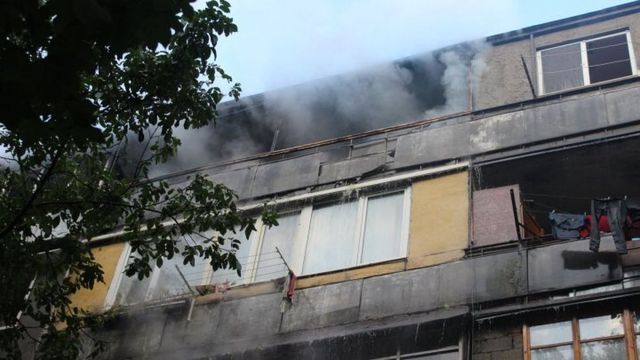 В многоэтажке на Рышкановке вспыхнул пожар: жильцы дома эвакуированы (фото)