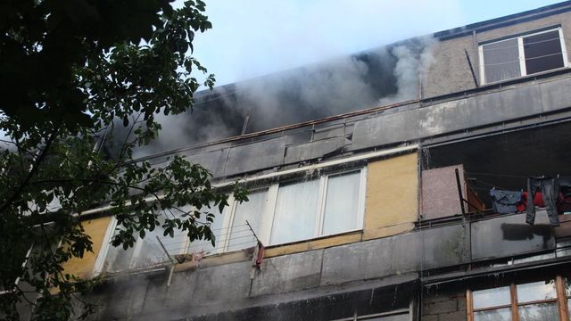 Incendiu într-un apartament de pe strada Miron Costin