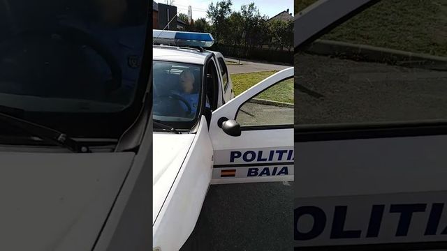 Polițist local din Baia Sprie, filmat în timp ce dormea în mașina de serviciu