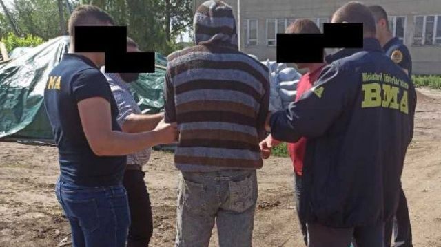 Opt cetățeni ai Ucrainei, care munceau ilegal în Moldova, au fost amendați și au primit interdicția de a intra în țara noastră
