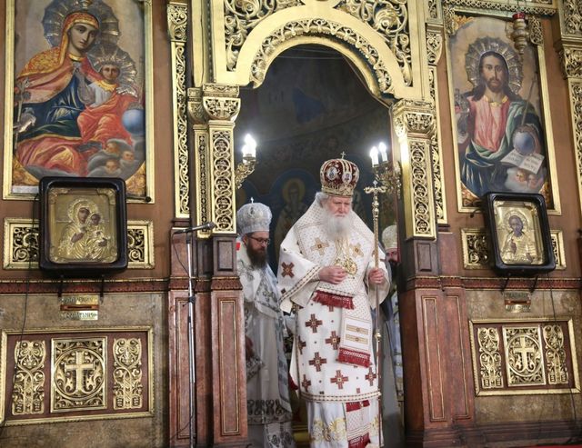 Премиер, патриарх и синод обсъждат мерките за Цветница и Великден