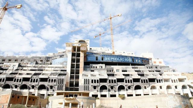 El Gobierno da otro paso para el derribo del Algarrobico y rechaza el recurso de la propiedad contra la expropiación