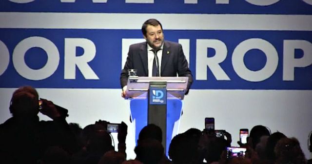 Salvini ad Anversa, standing ovation dell’estrema destra belga