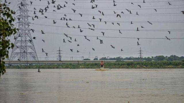 Yamuna may hit danger mark in Delhi, central agency warns of floods