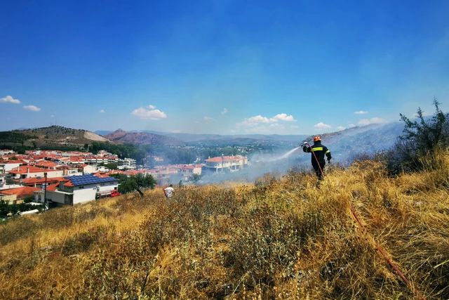 Zeci de focare de incendii de vegetație în Grecia