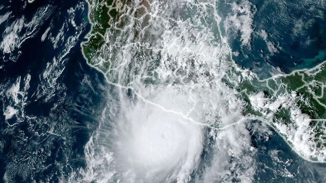 Uragano Otis in Messico, Acapulco isolata
