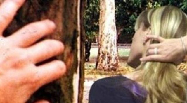Il figlio molesta una 22enne, la mamma lo difende: «Dovresti essere contenta, lui è bello»