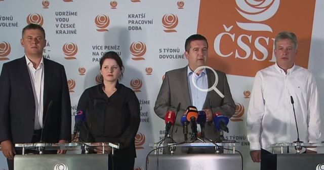 ČSSD se rozhodla zůstat ve vládě, pro odchod hlasovalo pouze 11 ze 42 členů vedení