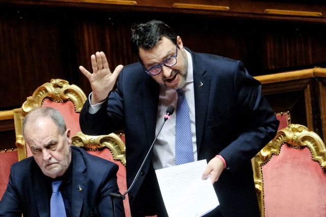 Salvini, giù le mani dalle nostre forze dell'ordine