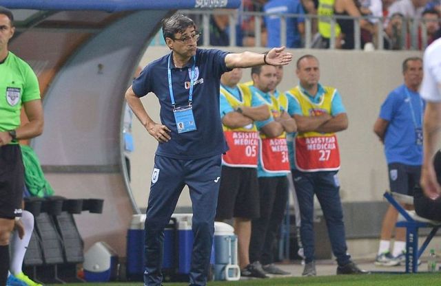 Victor Pițurcă, după CSM Reșita - Craiova, scor 0-1: Gazonul a mai făcut o victimă, pe Cosic
