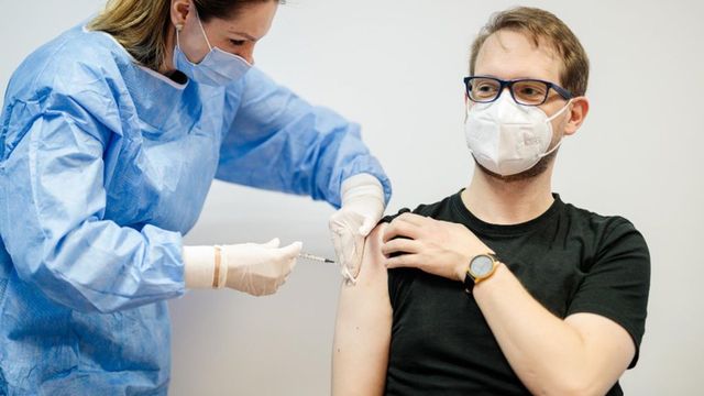 Dominic Fritz, edilul din Timisoara, s-a vaccinat anti-COVID. Cu se ser s-a imunizat primarul