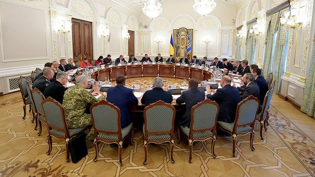 Порошенко вернулся на Украину из Испании до закрытия границы