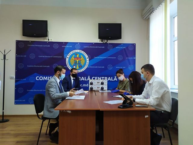 Andrei Năstase a prezentat CEC-ului semnăturile necesare pentru înregistrarea sa la funcția de președinte