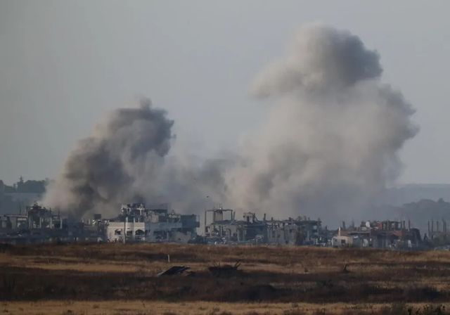 Al menos 30 muertos en un ataque israelí contra un puesto de recogida de ayuda humanitaria en Rafah