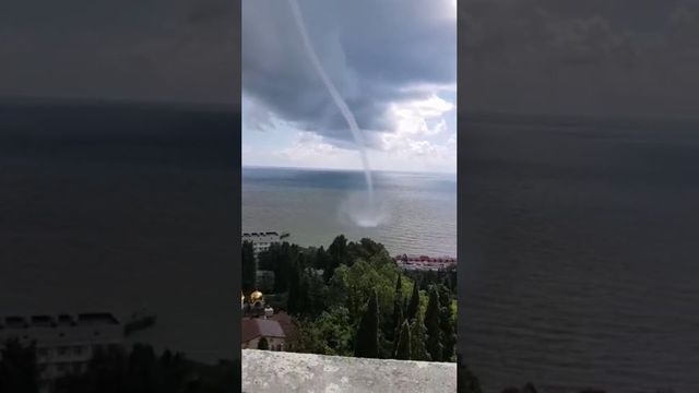 Огромный смерч в Сочи попал на видео
