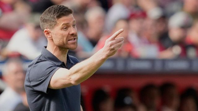 Soccer-Alonso to leave Bayer Leverkusen at end of season