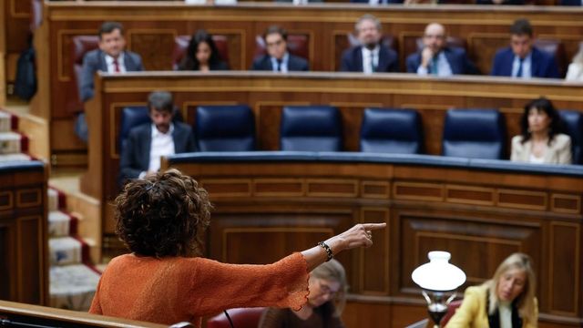Montero acusa al PP de crear alarma social por los fallos de las pulseras antimaltrato