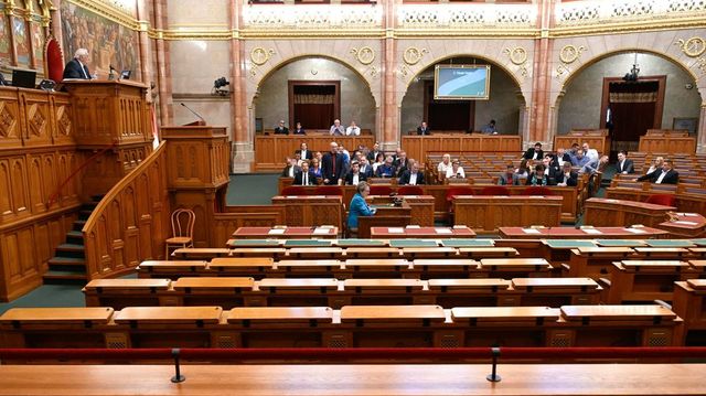 Határozatképtelen volt az Országgyűlés hétfői, rendkívüli ülése