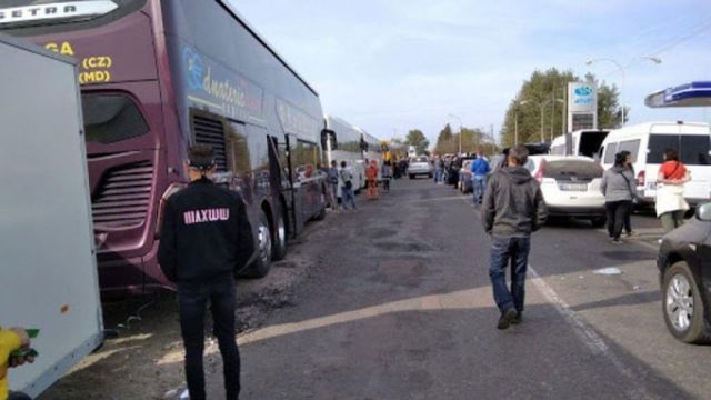 Около шестисот граждан Молдовы оказались заблокированы на границе Украины и Венгрии