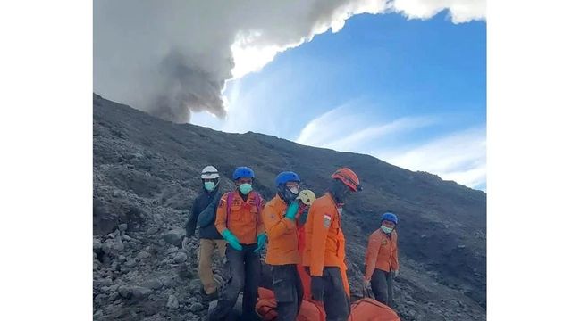 Indonesia Volcanic Eruption Death Toll Rises to 13