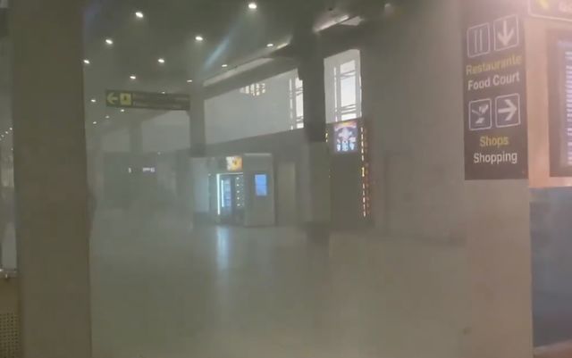 Incendiu cu degajări de fum la un fast-food din Aeroportul Otopeni