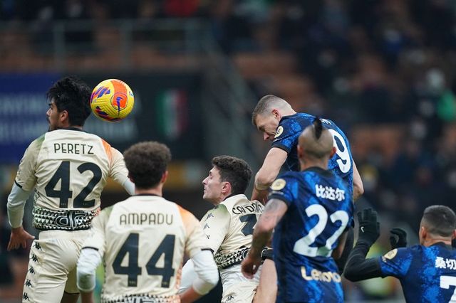 Inter-Venezia 2-1, decide gol di Dzeko al 90'