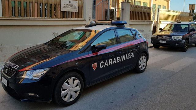 Sanremo, tenta di strangolare la compagna davanti al figlio 13enne, arrestato