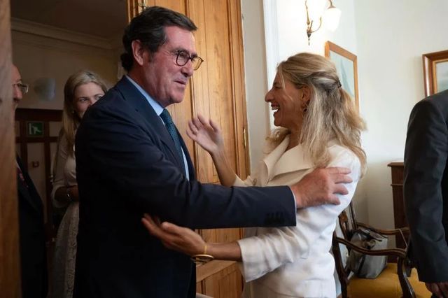 La CEOE carga contra la «manipulación» de Díaz y pide a los partidos frenar la reducción de la jornada