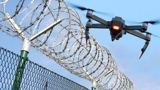 Asti, cellulari inviati con i droni nelle carceri: 4 arresti