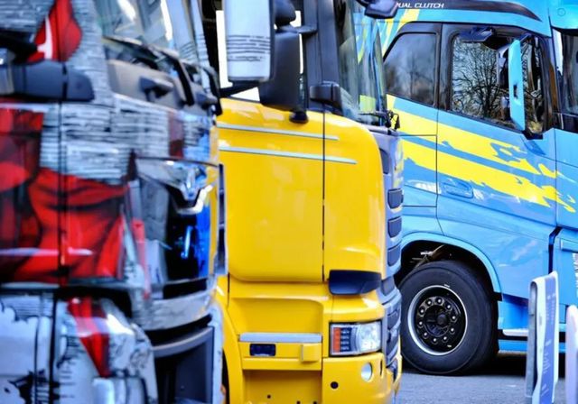 Las ventas de furgonetas, camiones y autobuses se desploman en Europa con Alemania y Francia liderando el declive