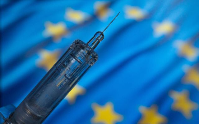 Uniunea Europeană ar urma să oblige producătorii de vaccinuri anti-COVID să-și respecte contractele