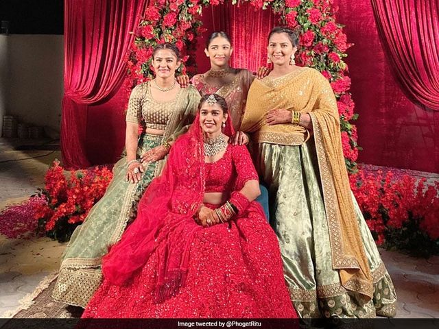 'Dangal' Actor Aamir Congratulates Wrestler Babita Phogat On Her Wedding
