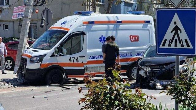 Noi detalii despre accidentul de la Cahul: Echipa medicală și pacientul din ambulanță au fost internați cu multiple traumatisme