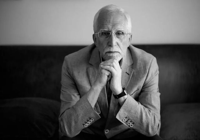 Luis Mateo Díez satiriza un mundo en demolición