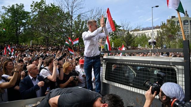 Bőven meghaladhatták a százmillió forintot Magyar Péter tüntetésének költségei