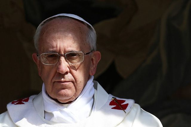 Papa critică în mesaju său de Crăciun 'voracitatea consumeristă' a omenirii
