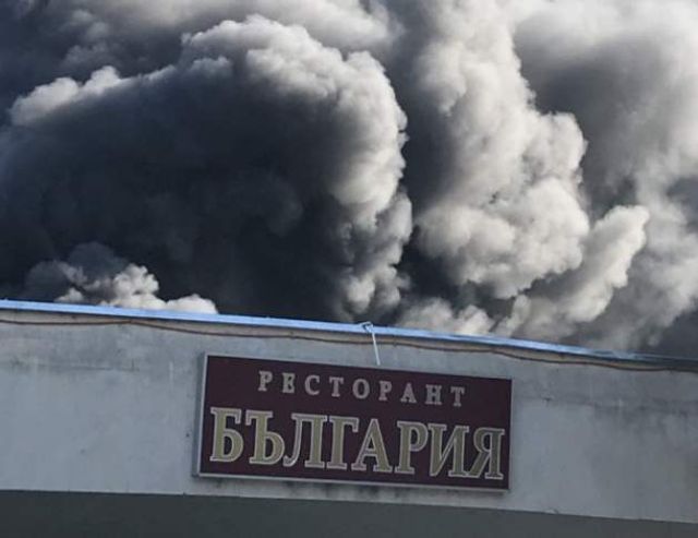 Пожар избухна в пълна с туристи почивна база в Павел баня