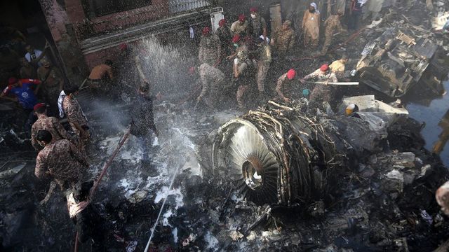 Pilots said engines lost power before Airbus crashed in Karachi