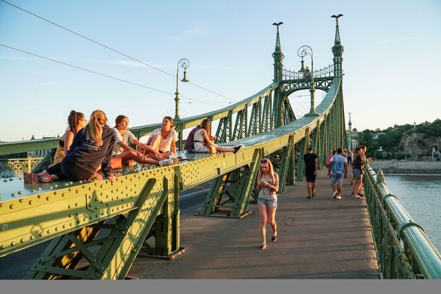 Négy nyári hétvégén a gyalogosoké lesz a Szabadság híd