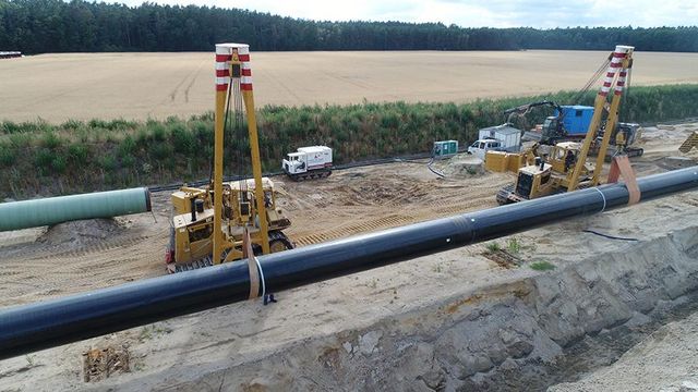 Способное достроить ”Северный поток-2″ судно приближается к Европе