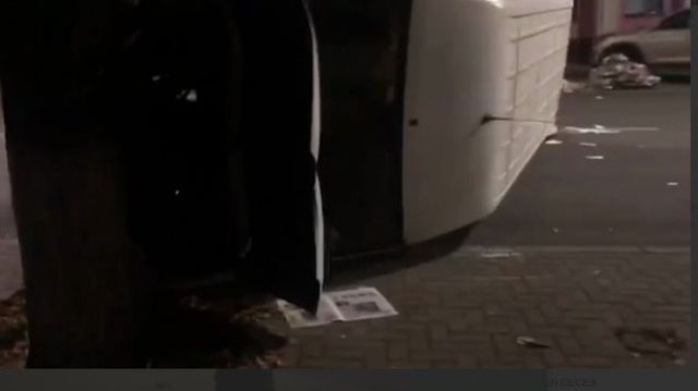 Două mașini s-au tamponat violent pe strada Mihai Viteazu din capitală